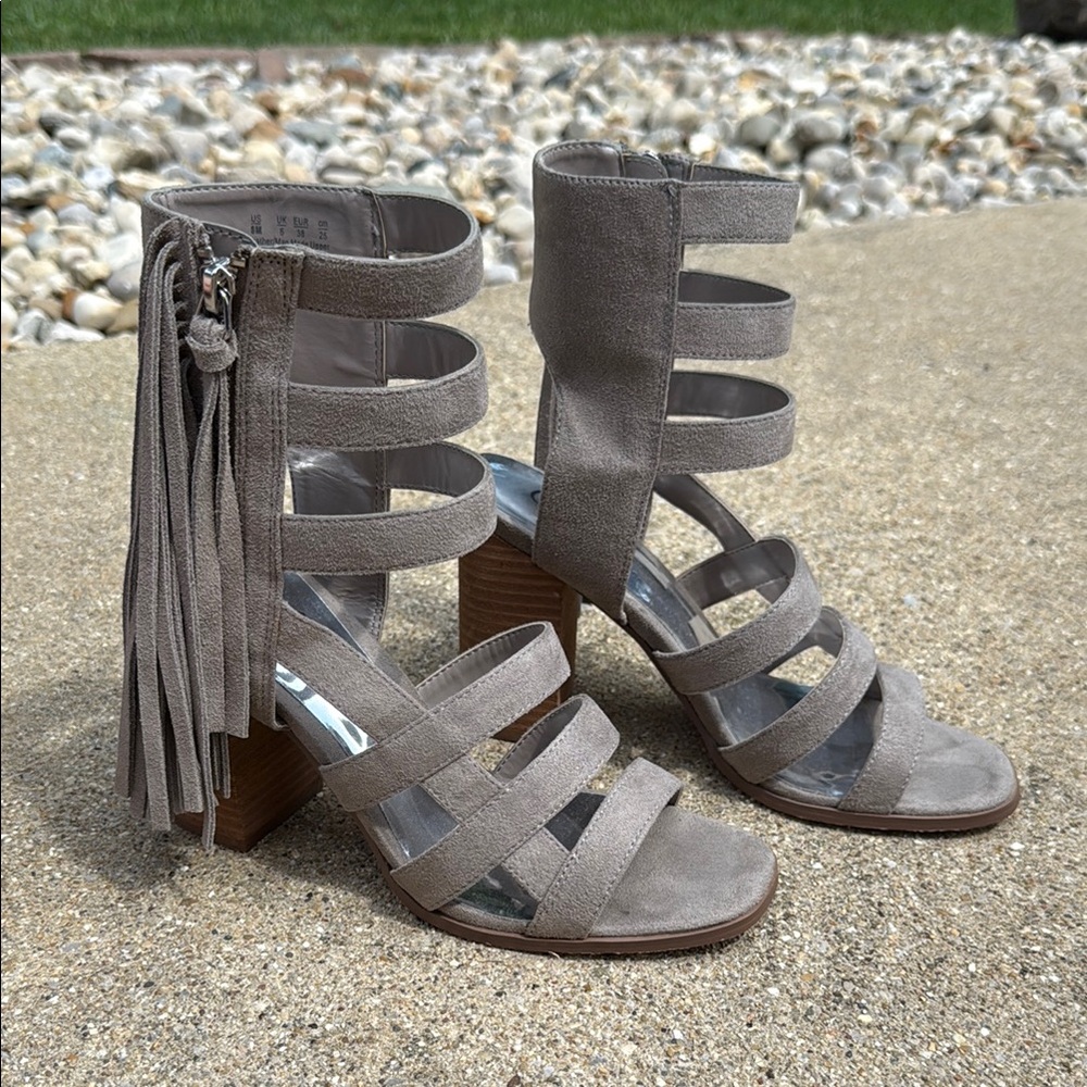 Carlos Santana Stylish Gray Strappy Block Heeled Sandals Fringe 8